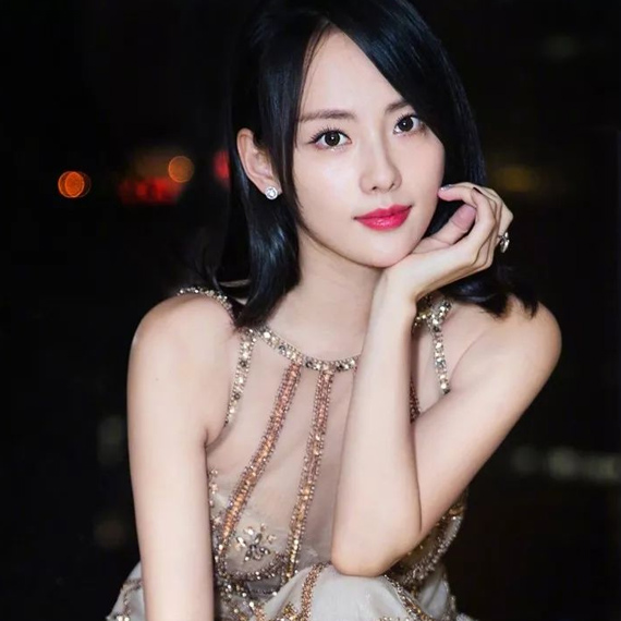 FIGARO精选 | 少女张嘉倪的保鲜机密档案 