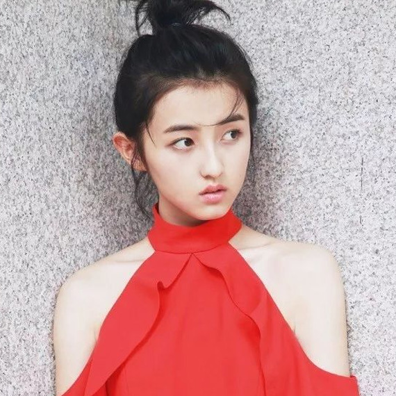 演技在线更要衣品上线！张子枫的少女造型是如何养成的？ 