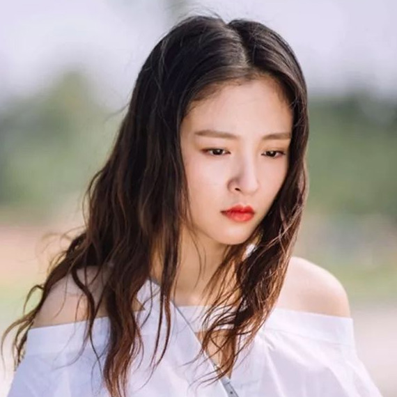 黄子韬助阵，吴倩battle郑爽“青春斗”90后小花撞档谁更强？ 