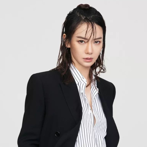 封面故事 | 戚薇 迷人的中间地带 