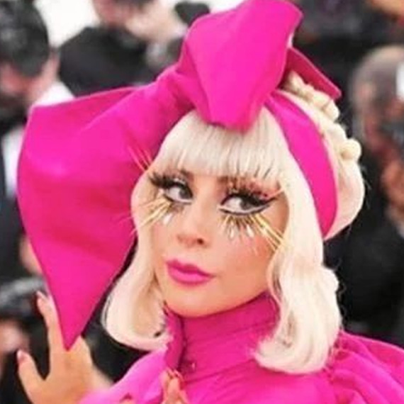假如有机会做Lady Gaga，你选哪个造型？ 