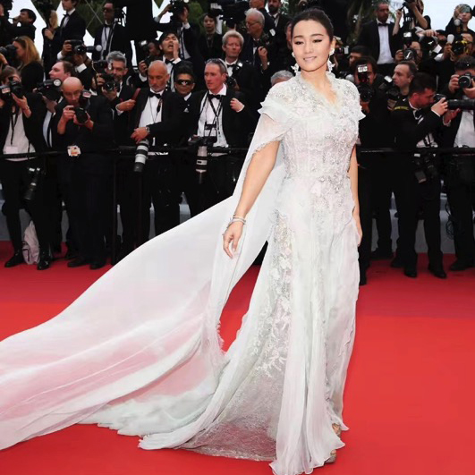 巩俐的美，藏着她所代表的中国电影和她所见证的欧莱雅戛纳电影节