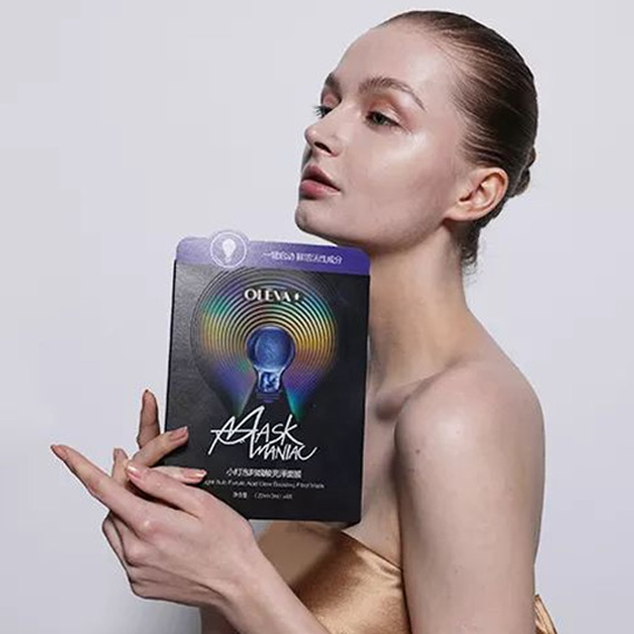 开启明星光环最好的办法，就是打碎一盏小灯泡 