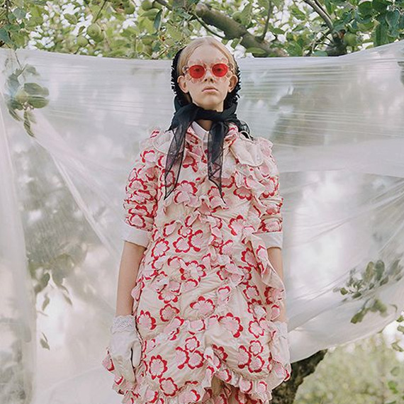 传统的户外功能服饰如何与浪漫沾边？Simone Rocha 再次给出了答案 