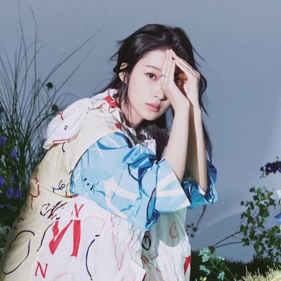 封面故事 | 孙怡：“没有偶像包袱，一根数据线就能扎头发吃火锅” 
