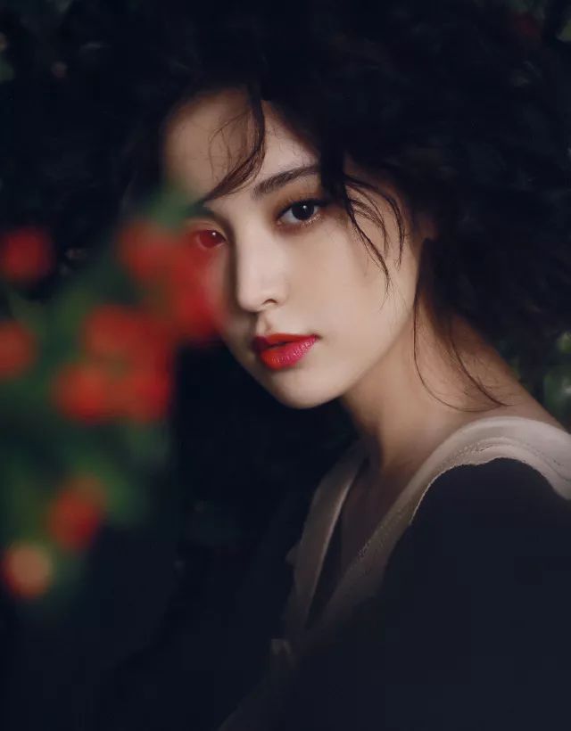 别管辛芷蕾的疑回应了黑眼圈妆高冷脸学起来已经不闲了