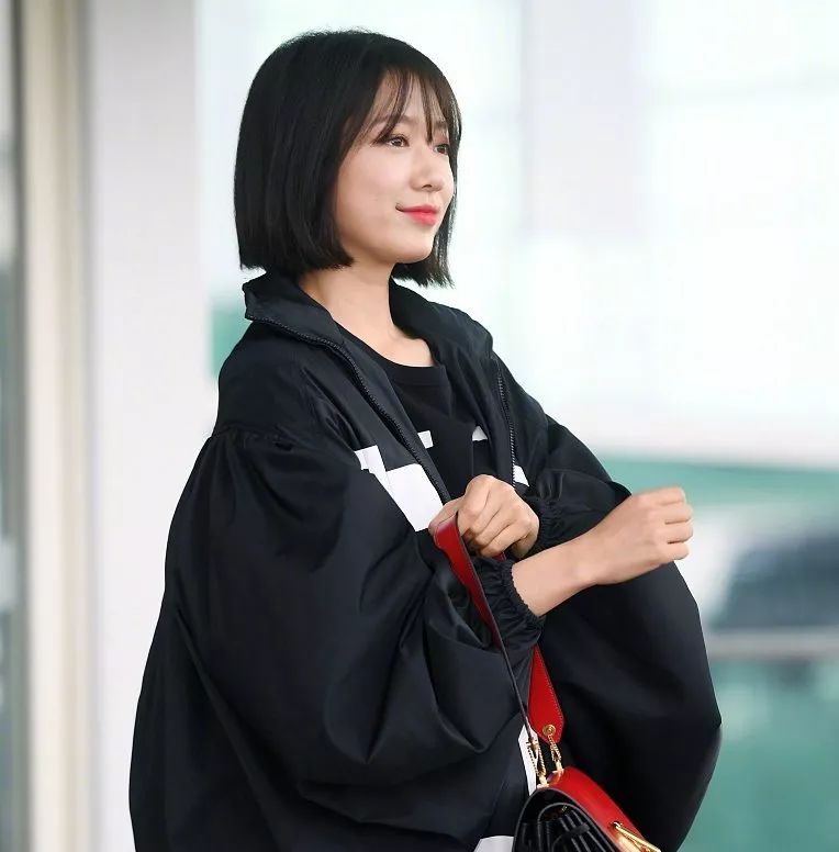 朴信惠短卷发造型老10岁其实只需一键拉直就能重回颜值巅峰