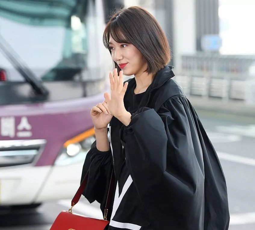 朴信惠短卷发造型老10岁其实只需一键拉直就能重回颜值巅峰