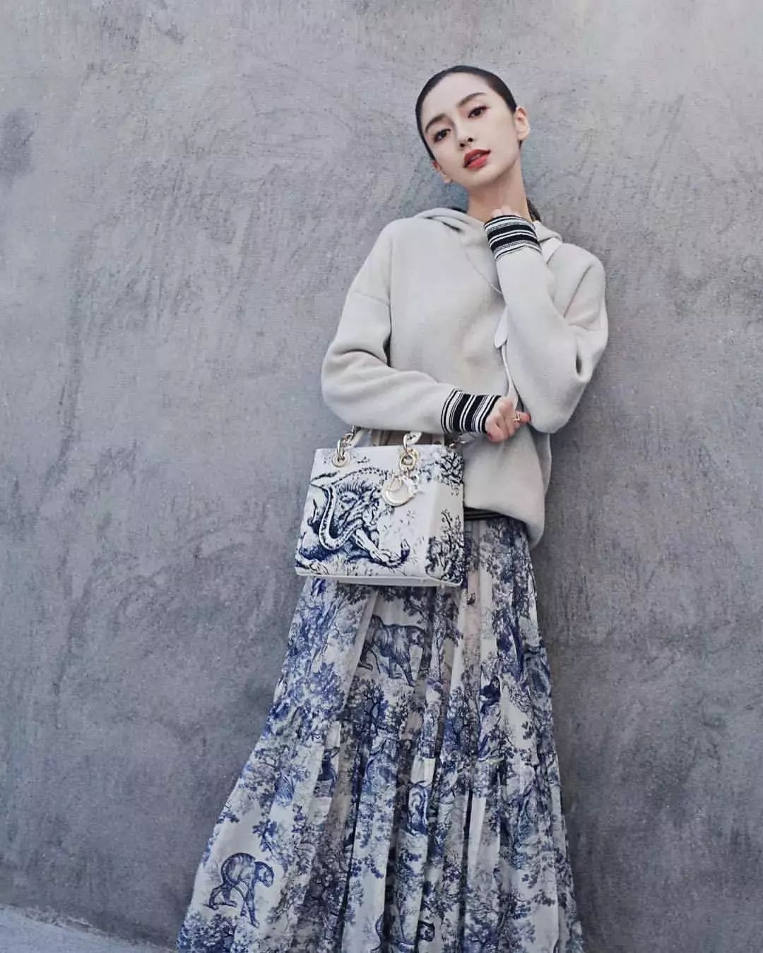 是因为用百褶裙拗仙女感的时代已经过去了还是鞠婧祎蔡依林穿什么都帅