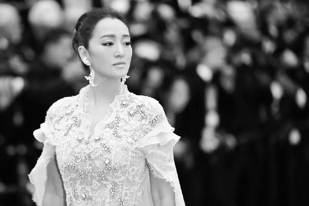 巩皇享受最高待遇slay全场网红微商火力全开这届戛纳红毯料更足