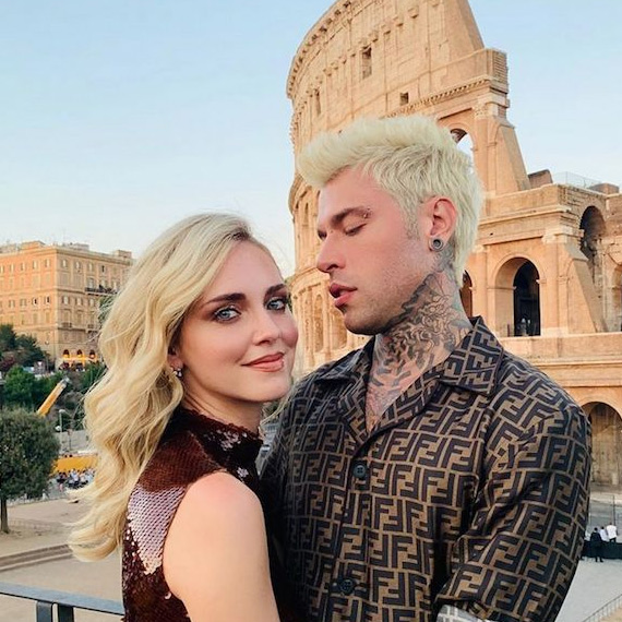 甜死人的八月，学这些时髦巨星COUPLE撒狗粮吧！ 