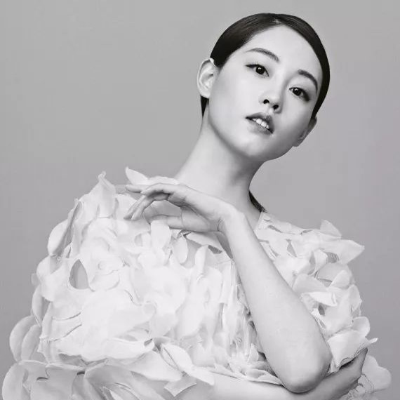 “周芷若”祝绪丹美如天仙，私下竟最爱穿男装？ 