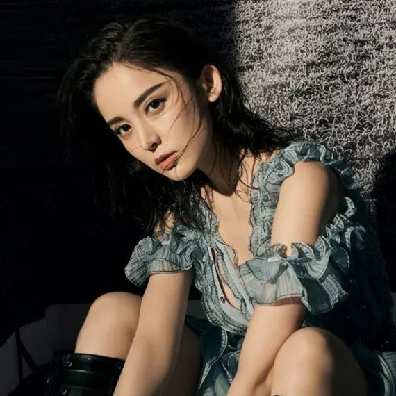 OK!封面 | 娜扎 关于独特女孩的定义 