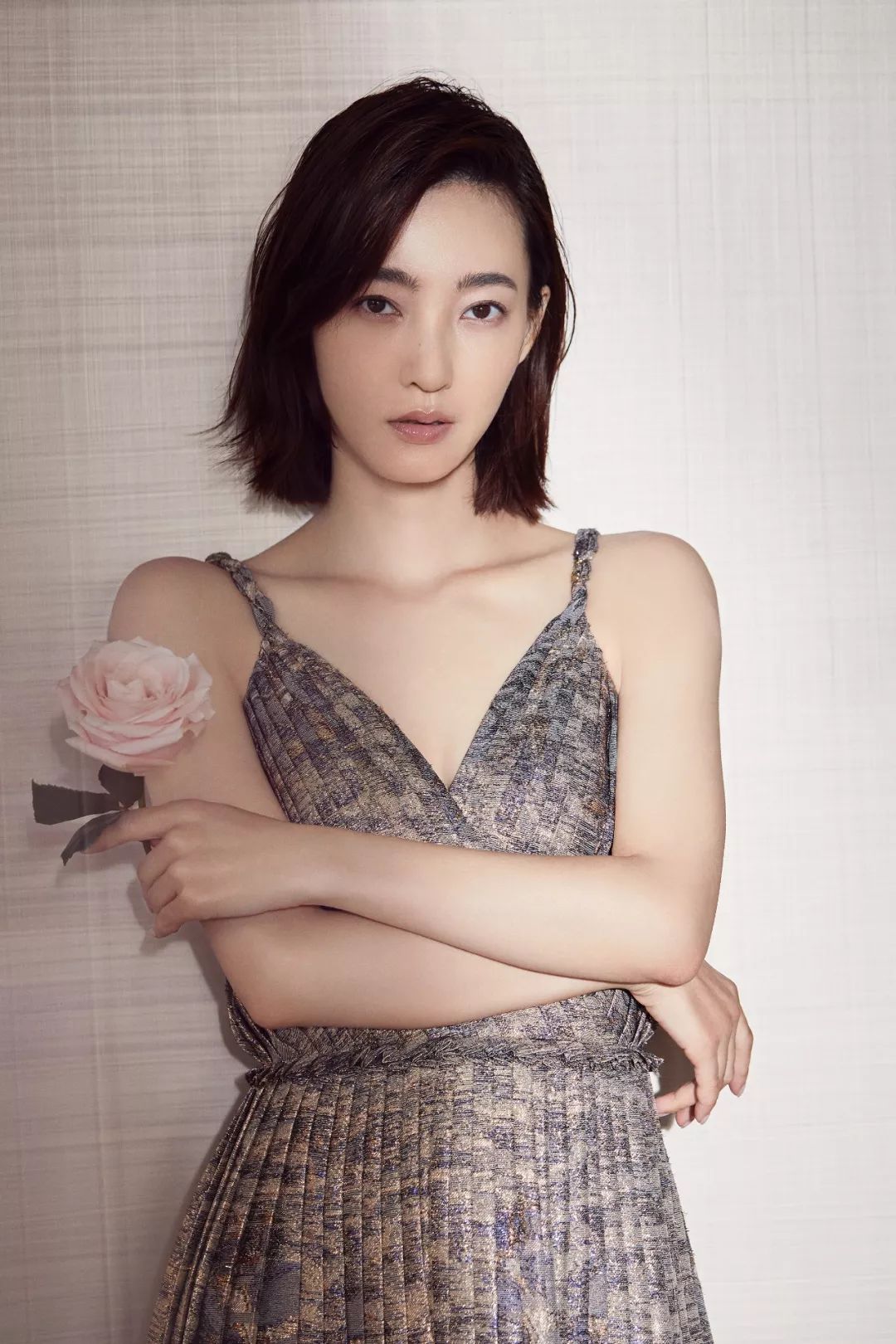 玫瑰般纯净透亮的素颜女神王丽坤 今天获得了一个新头衔 Sg精品网