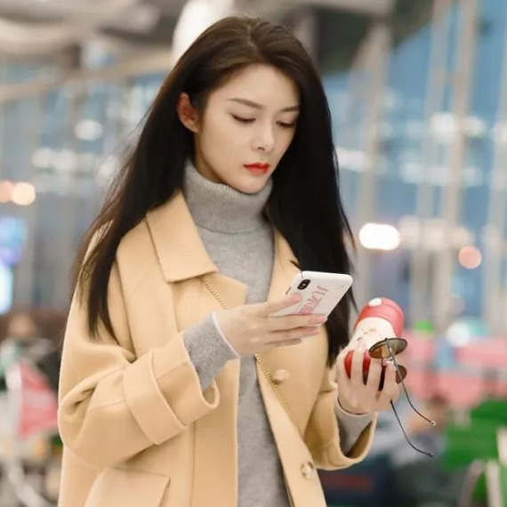 大衣不会挑？姚晨、迪丽热巴、孟美岐这几款大衣最时髦！ 