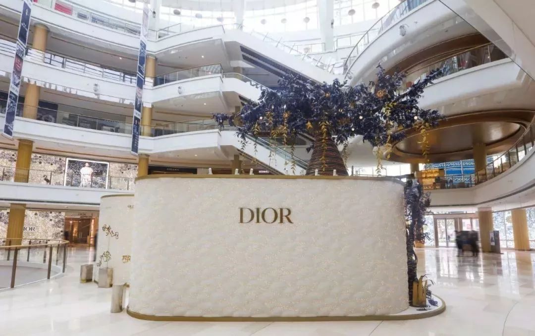 chanel在巴黎大皇宫举办201920高级手工坊系列发布会路易威登于北京