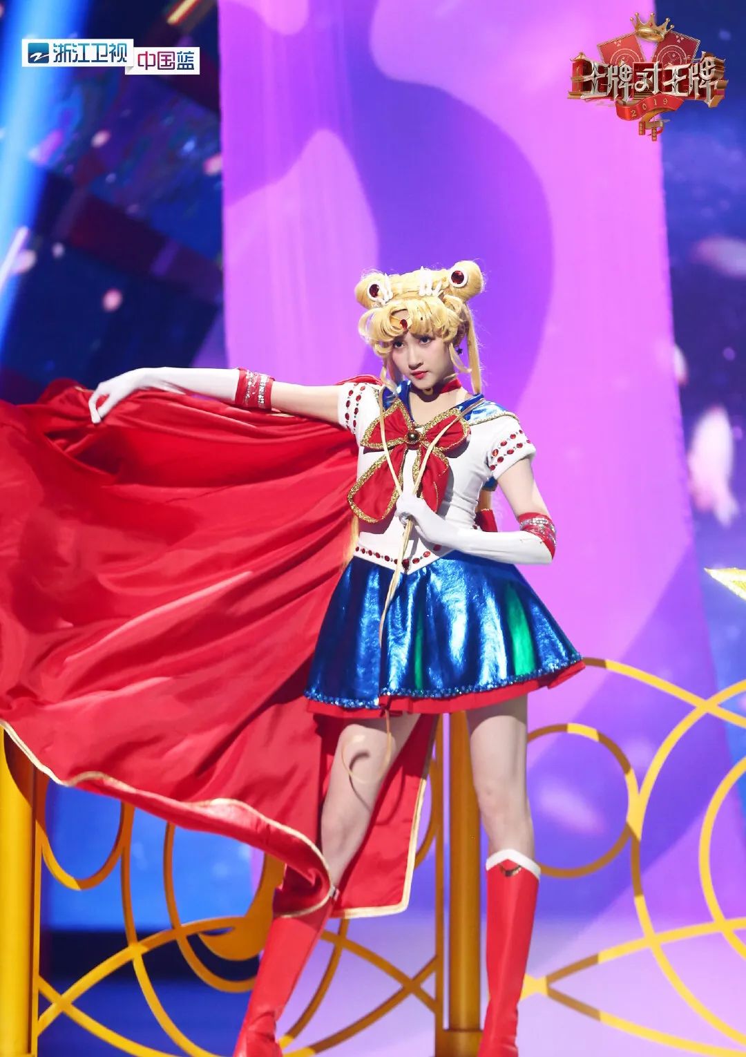 关晓彤cos的水冰月绝就绝在她的"漫撕腿",又直又长的大长腿真的是人类