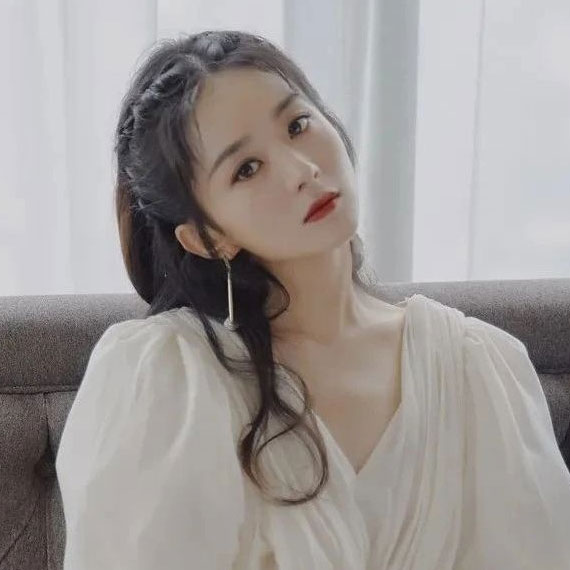 赵丽颖穿上就变18岁的泡泡袖，它不香吗？！ 