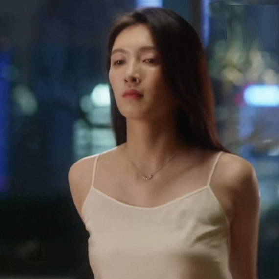 王漫妮手撕海王当众退还衣服，所以……打底吊带还得自己买！ 