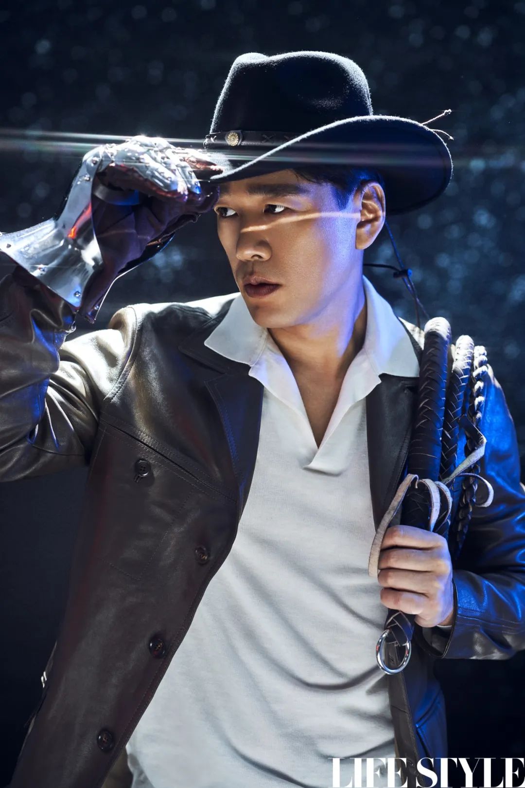 棕色皮夹克bally白色针织衫loro piana不论是代际还是个体,表现-反应