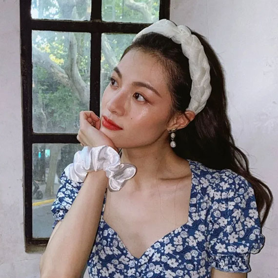 早秋配饰想拥有Jennie的 泡泡发箍、杨超越的礼帽式蝴蝶结！ 