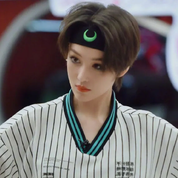 明星们已火速交出好穿的国潮运动鞋！ 